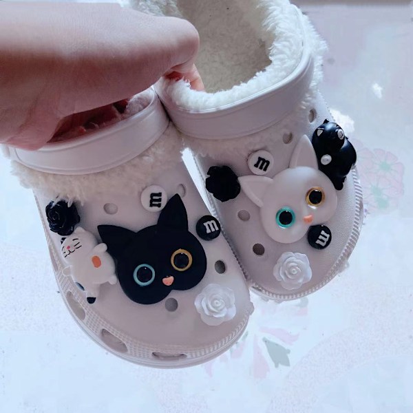 12 st 3D Clog-Sandaler Smycken (svart och vit katt), Skocharm