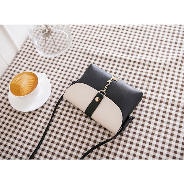 Liten crossbody-väska (svart) med hjortberlock, PU-läder kors