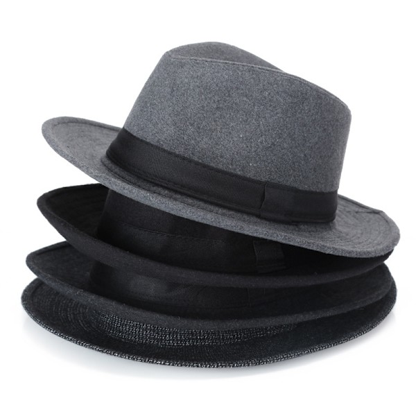 En svart universell hatt för män och kvinnor (ca 58 cm) för vuxna