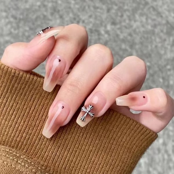 24 stk blush smudge mid-lengde manikyr ark (limtype), Pret