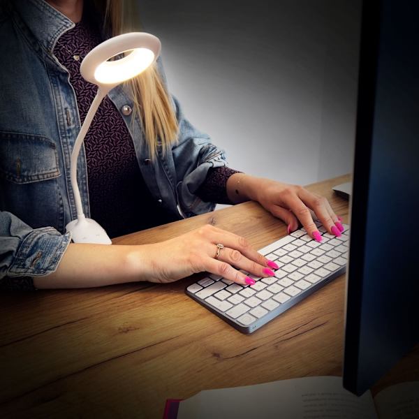 TRÅDLØS LED LÆSELAMPE MED CLIPS + SORT MICRO USB KABEL