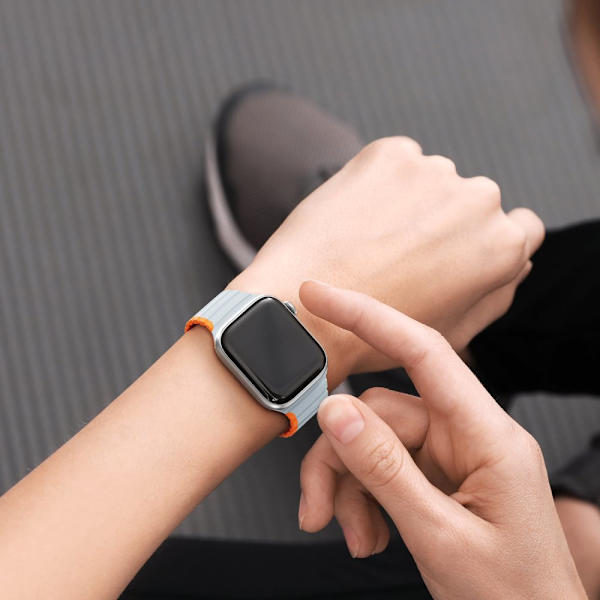Magnetisk Apple Watch SE 8, 7, 6, 5, 4, 3, 2, 1 (41, 40, 38 mm) Dux Ducis-bånd (LD-versjon) - Grå-oransje