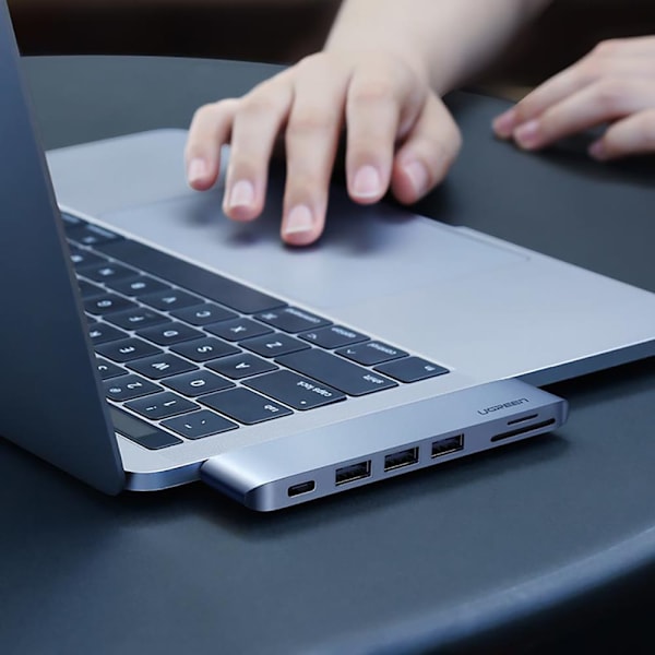 UGREEN MULTIFUNKTIONEL HUB 3 USB TF SD USB TIL MACBOOK PRO AIR GREY