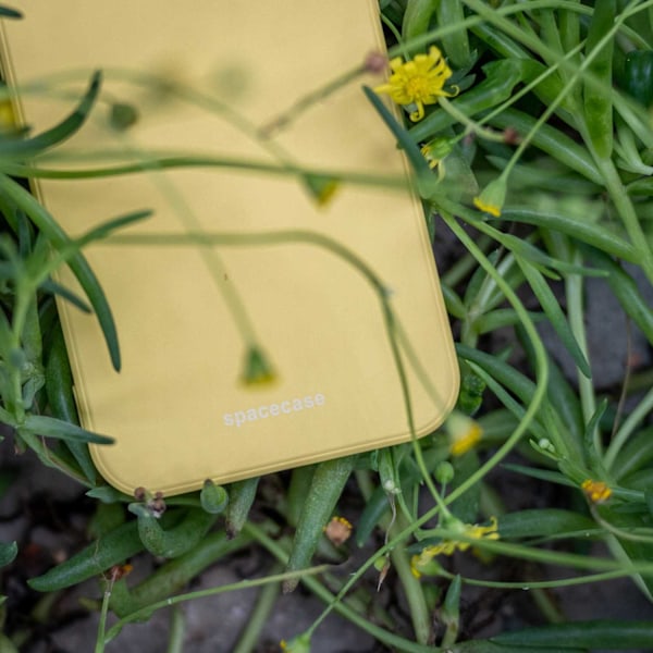 Spacecase Silikonecase För Iphone 15 Case Gult Skydd