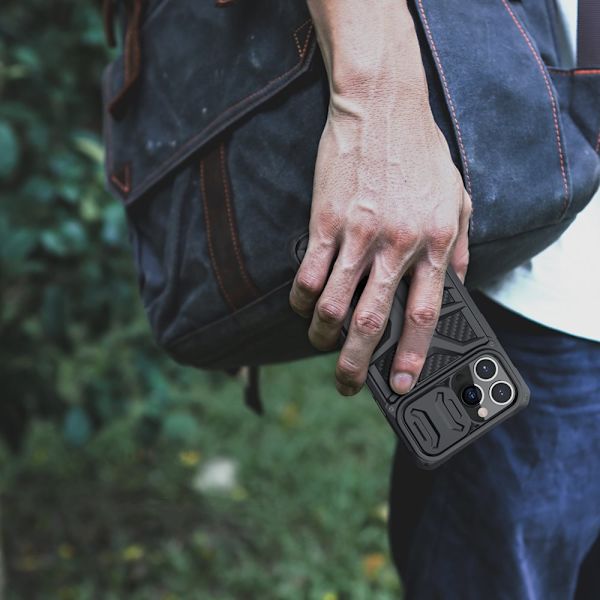 Nillkin Adventruer-deksel til iPhone 13 Pro, pansrede deksler og kamerabeskyttelse, svart