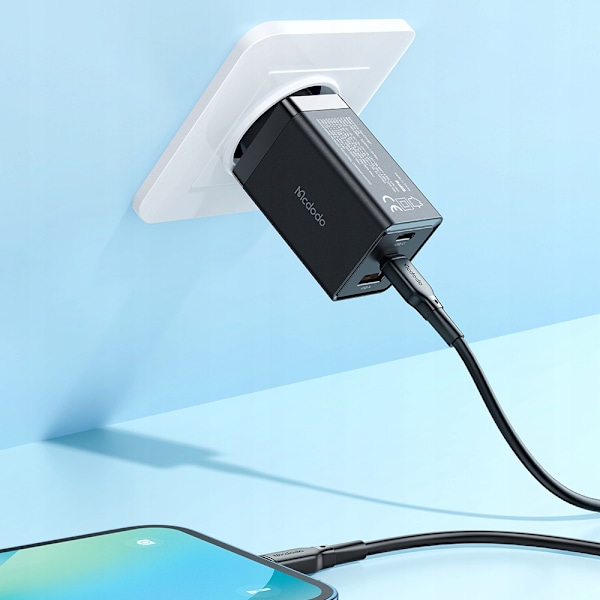 MCDODO SNABBLADDARE STRÖMFÖRSÖRJNING CUBE 3X USB-C PD USB-A GAN 67W