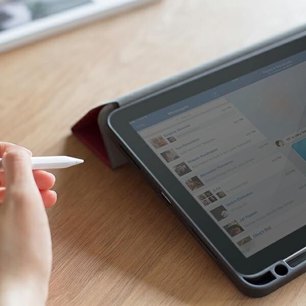 UNIQ-deksel Transforma Rigor iPad Air 10.9 (2020) Rød/korallrød Atnimi Microbial