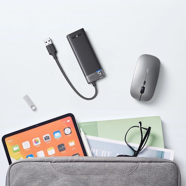 Ugreen CM653 HUB med 4 USB-A-porter og USB-A-strømledning - Svart