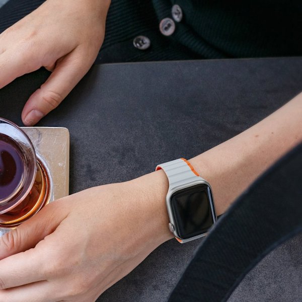 Magnetisk Apple Watch SE 8, 7, 6, 5, 4, 3, 2, 1 (41, 40, 38 mm) Dux Ducis-bånd (LD-versjon) - Grå-oransje