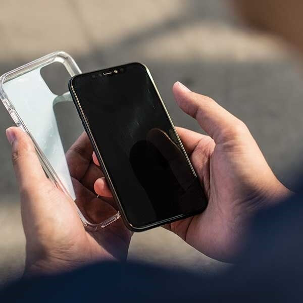 Uniq LifePro Tinsel-deksel til iPhone 11 Pro Max - Svart