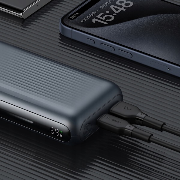 MCDODO POWERBANK 10000MAH MED DISPLAY 2X USB USB-C 33W + USB-C PD-KABEL