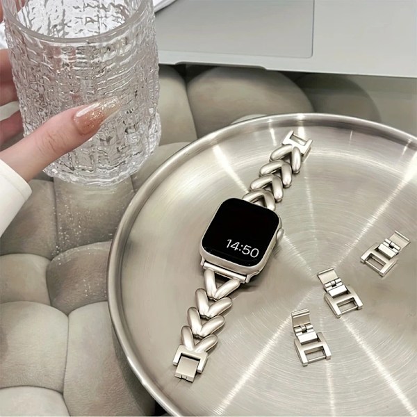 Lyx kärlek hjärta metallrem til Apple Watch Band Ultra 44mm 45mm 41mm 40mm 49 Damearmbånd til iWatch Series 9 8 7 6 SE 5 3 Sølvfarvet Sølvfarvet