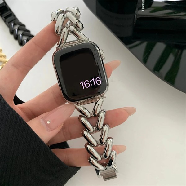 Lyxigt kärlekshjärta i metall för Apple Watch Band Ultra 44mm 45mm 41mm 40mm 49 Damarmband för iWatch Series 9 8 7 6 SE 5 3 Silvrigt Silvery