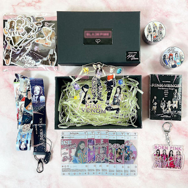 161 kpl Blackpink Born Pink -albumin lahjapakkaus - Blink-fanien lahja, tavarat, valokuvakortit, syntymäpäiväjuhlien koristeet Kpop-kaulanauhatarrat-XF11-