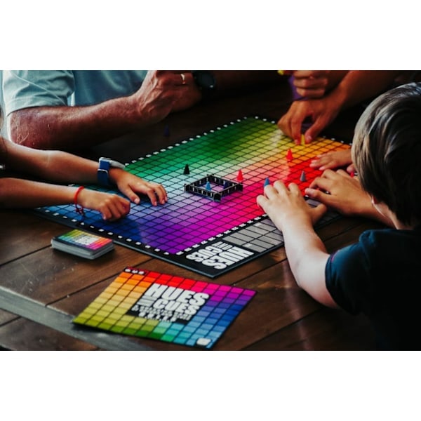 Huipputarjouksia pääsiäiseksi! USAopoly | Hues and Cues | Arvauspeli | Noin 30 minuutin peliaika