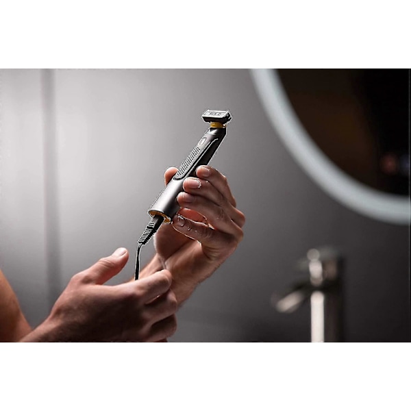 MicroTouch SOLO Titanium Genopladelig Skæg- & Kropsshaver - Præcisionstrimmer, Vandtæt, 3 Kamme, USB{F2}