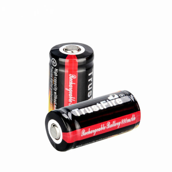 2 st 16340 RCR123A Uppladdningsbara Li-ion Batterier 3.7V 880mAh Hög Kvalitet