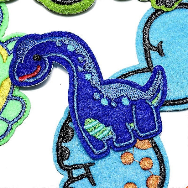 Et sæt med 26 personlige mode dinosaur stofmærker børns tegneserie patch mærker dekorative sko og tøj strygning broderi mærker