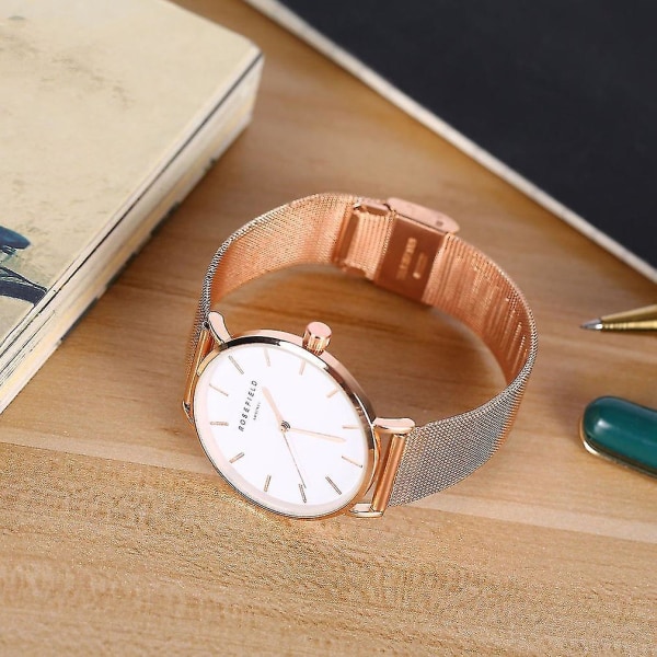 Enkla Quartz Watches Lyx Populära Watch Women Casual Fashion Armbandsur