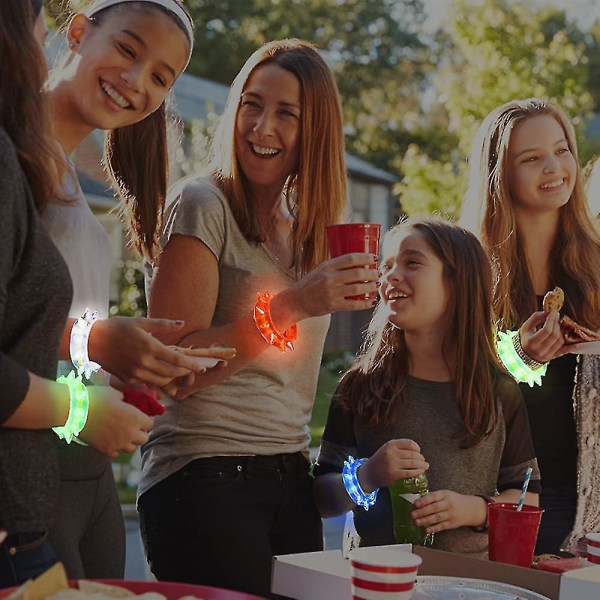 Light Up Spiky Armband, Set med 4, LED-armband för barn med flerfärgade lampor, armband för G