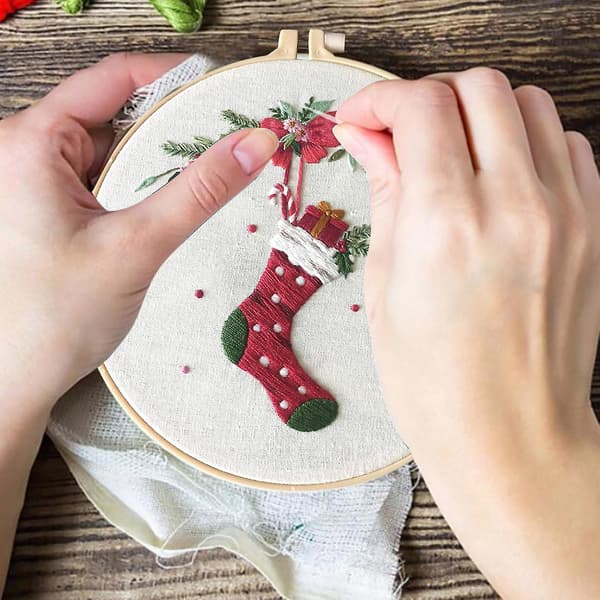 Heltäckande Broderi Korsstygn Präglad Julduk Present Blommig Set