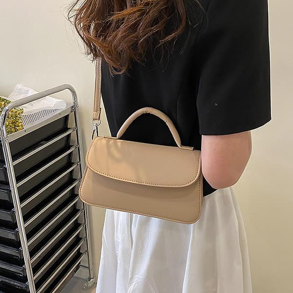 Crossbody-väskor för kvinnor - Sadelväska i khaki