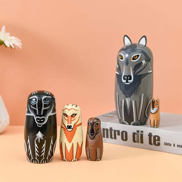 Aminal Nesting Doll, Trädocka i Ryssland i Trä Målad för Hand