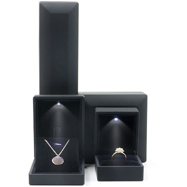 Smykkeæske til kvinder, LED-belyst vedhæng/armbånd/halskæde gaveæske (halskædestørrelse), sort