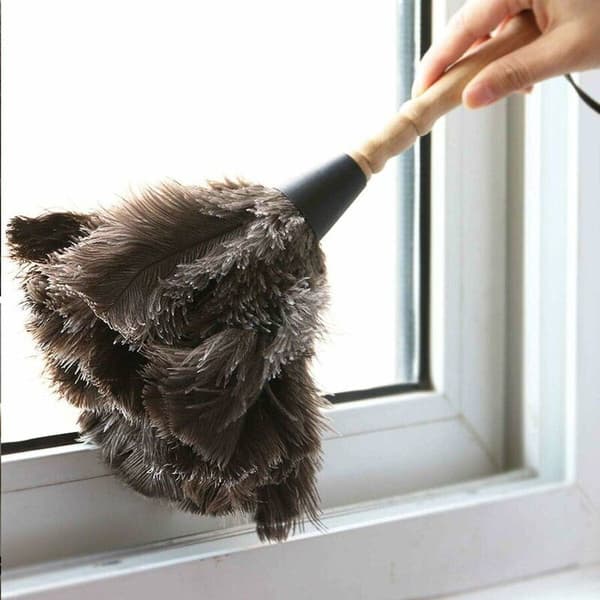 Pehmeä pölyhuiska strutsihöyhenistä - 38 cm