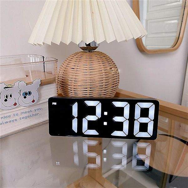 Oria Digital väckarklocka stor LED-display med snooze, USB-laddningsportar, 3 justerbar ljusstyrka lämplig för sovrum, kontor svart