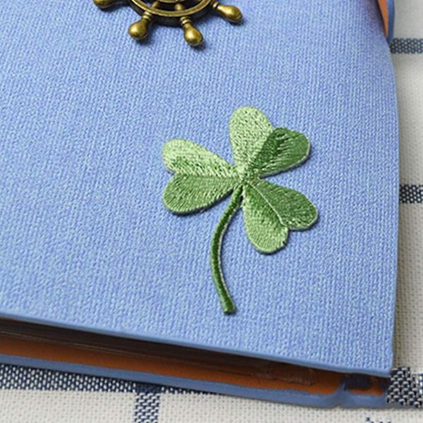 5 st irländska fyrklöver broderimönster St. Patrick japansk stil lyckobringande fyrklöver och järnsömnadsstil 1