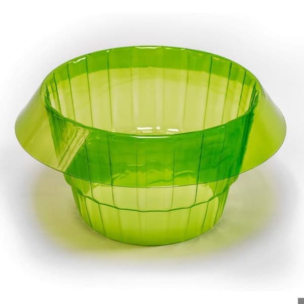 Set med 5 snigelskyddsringar i plast, klockor/trattar för sallad och växter.