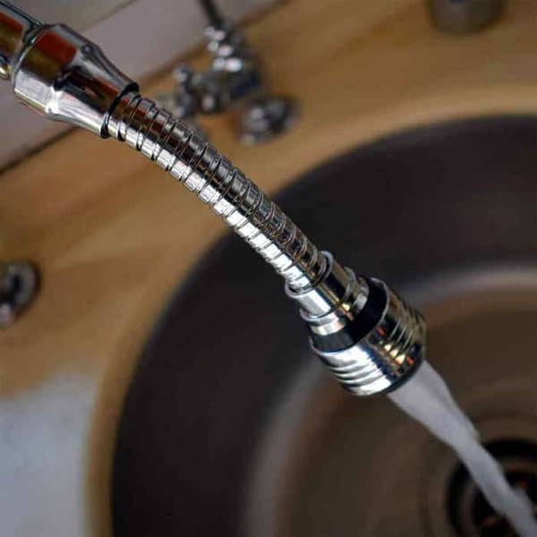 1 Fleksibel messing-luftblander, sort kromfinish, vandbesparende, køkkenarmatur.