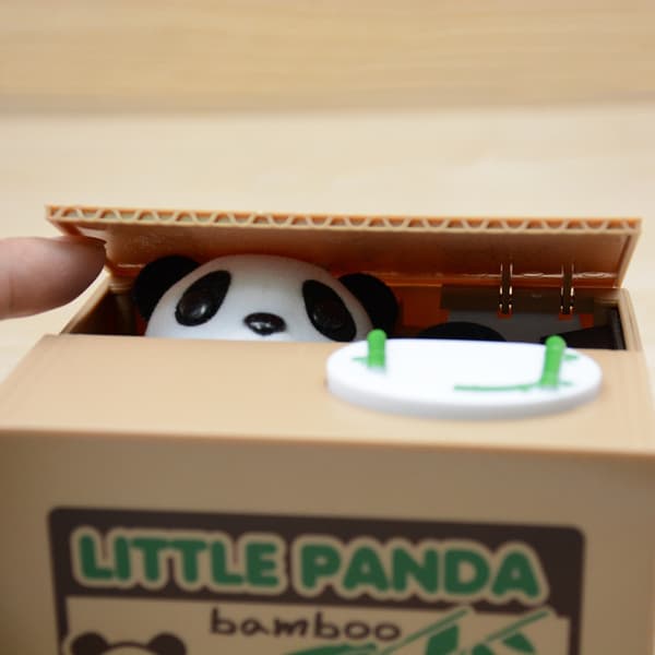 Elektrisk spargris i form av en glupsk panda för barn