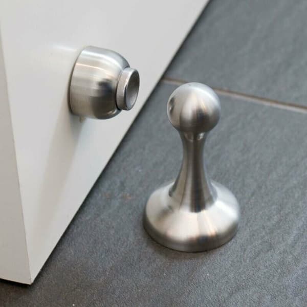 Magnetisk dörrstopp i rostfritt stål. Dörrstopp med golv- och väggfästmaterial,