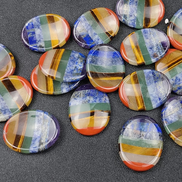 Tumsten för ångest – 7 chakra helande kristall oval ficksten (regnbåge)