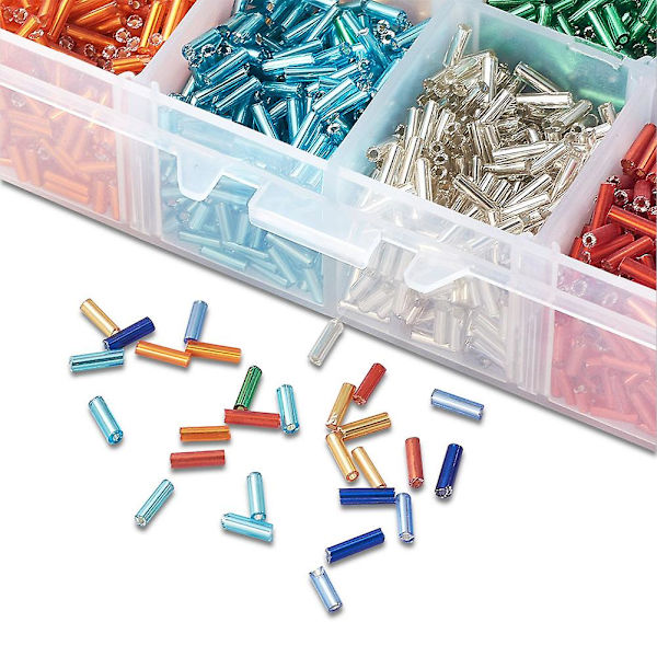 Liten ask med cirka 3500 st 8 blandade färger silverfodrade glasrörpärlor för smyckestillverkning, 6x1,8 mm
