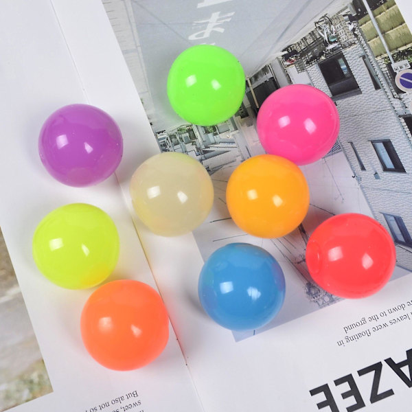 4-st självlysande klibbiga mål att ventilera Artefaktboll Sticky Wall Ball Sug Top Ball Leksak Sen kasta dekompressionsboll
