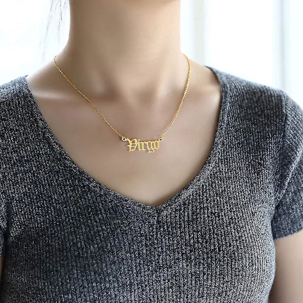 Tre halsband som innehåller stjärnornas symboler, gamla engelska bokstäver, tolv S-26 (virgo)