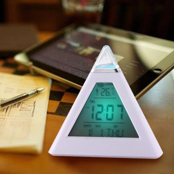 LED-digitaalikello HomeWHITElta, pyramidin muotoinen, värinvaihto, lämpötilan, ajan ja päivämäärän näyttö