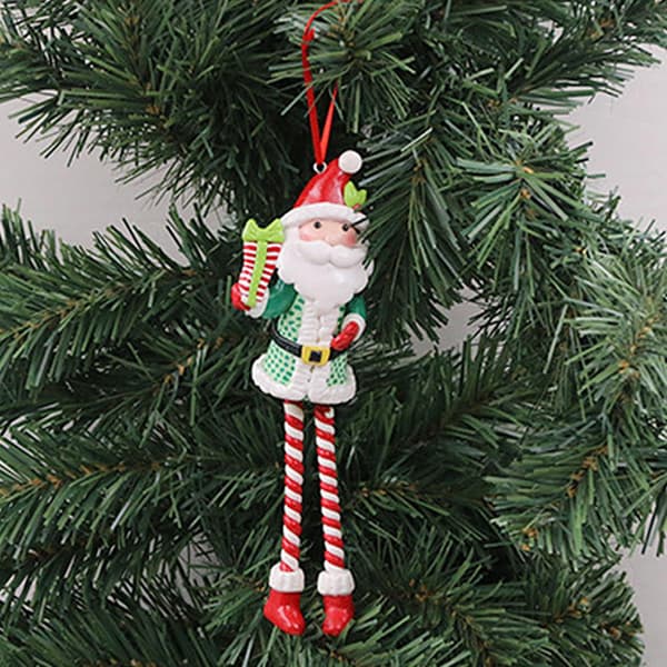 Julgranprydnad med tomte, snögubbe och pepparkaksstav