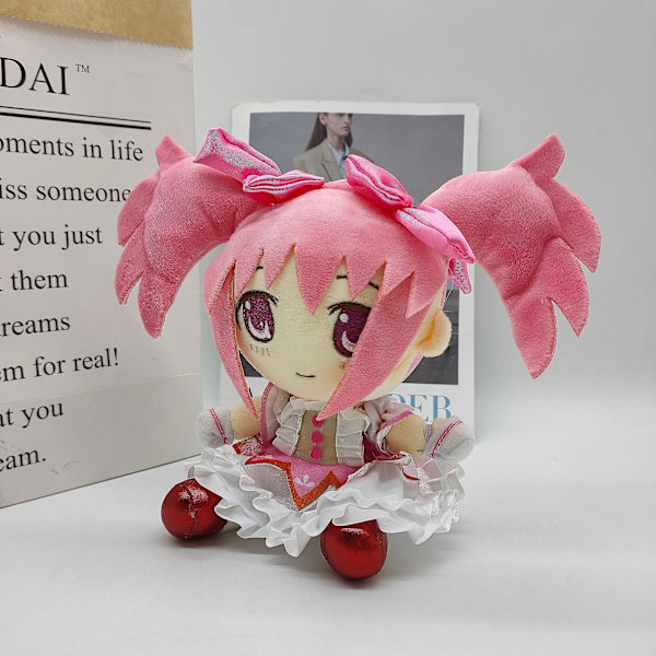 2023 Ny Madoka Kaname Plysch Leksak Animation Fylld Med Plyschdjur Runt Högkvalitativa Barnens Födelsedagspresenter Semestergåvor
