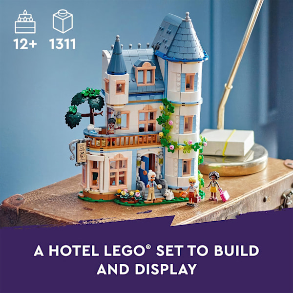 Magiskt LEGO Slottshotell - Bygg & Lek Med 4 Mini-Dockor & Hundf