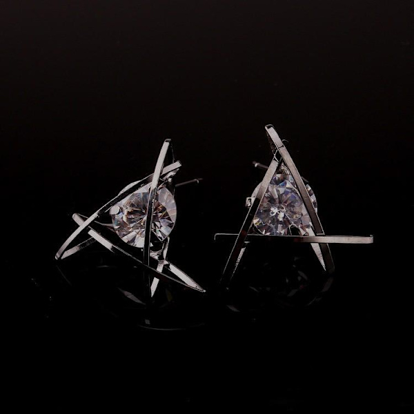 Triangle earring with single diamond Grey M