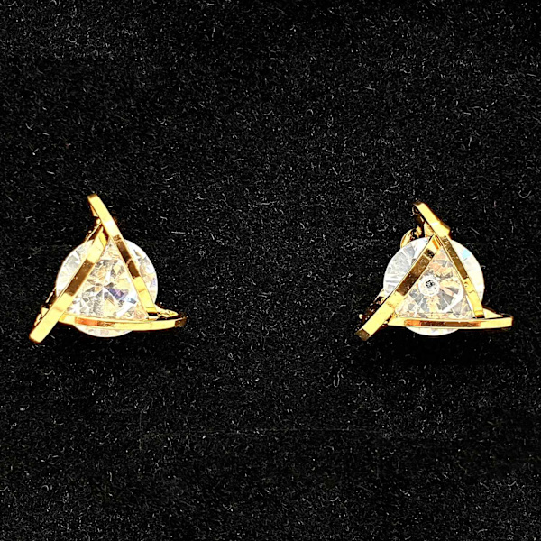 Triangelörhänge med enkel diamant Guld M