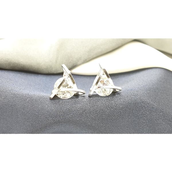Triangle earring with single diamond Silver M