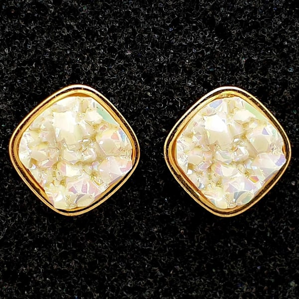 Durzy rock lava crystal shinning stone earring stud square Cream M