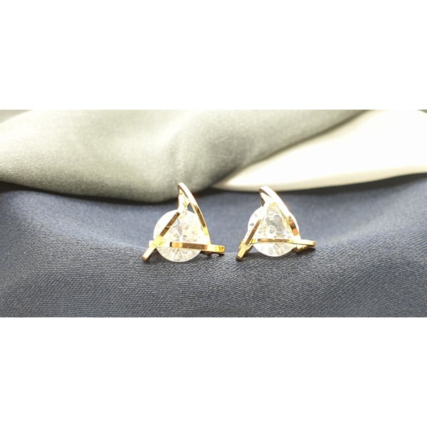 Triangle earring with single diamond Gold M