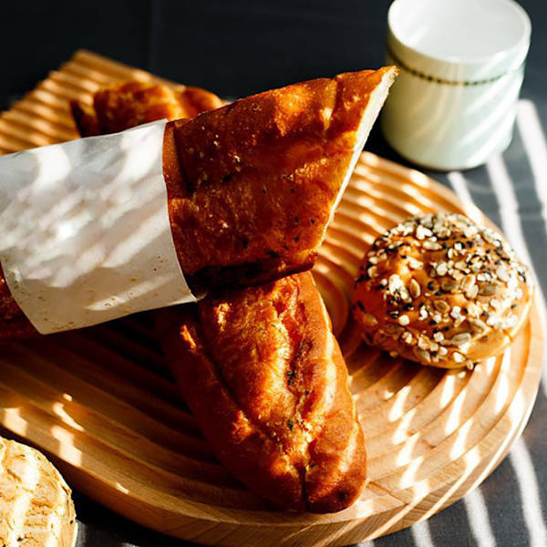 Japansk stil bokträ virvel bröd dessert bricka hackning