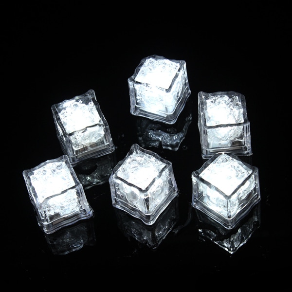 Lysande LED-iskuber med växlande lampor och strömbrytare